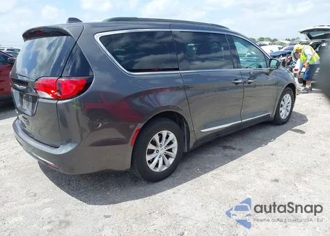 2017 Chrysler Pacifica Touring-L z USA, uszkodzony, nr VIN 2C4RC1BG9HR613024